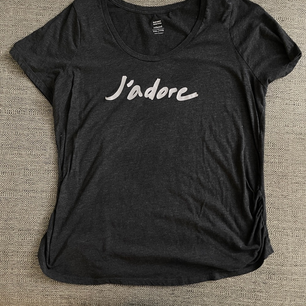 Graphic maternity tshirt